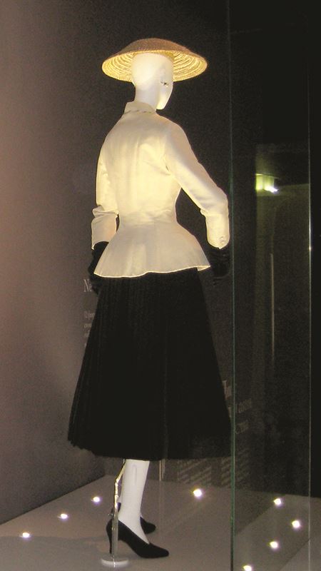 Christian Dior’s “bar suit” design