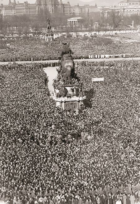 Hitler speaking in Heldenplatz