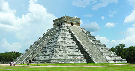 Mayan step pyramid at Chichén Itzá